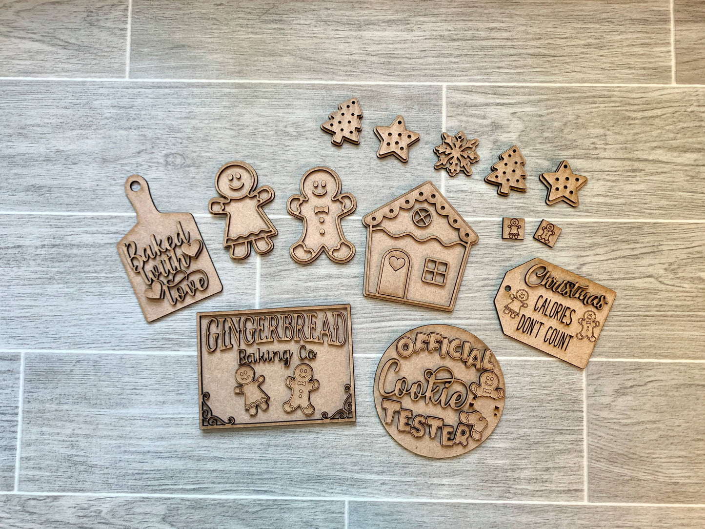 3D Tiered Tray Decor - Gingerbread